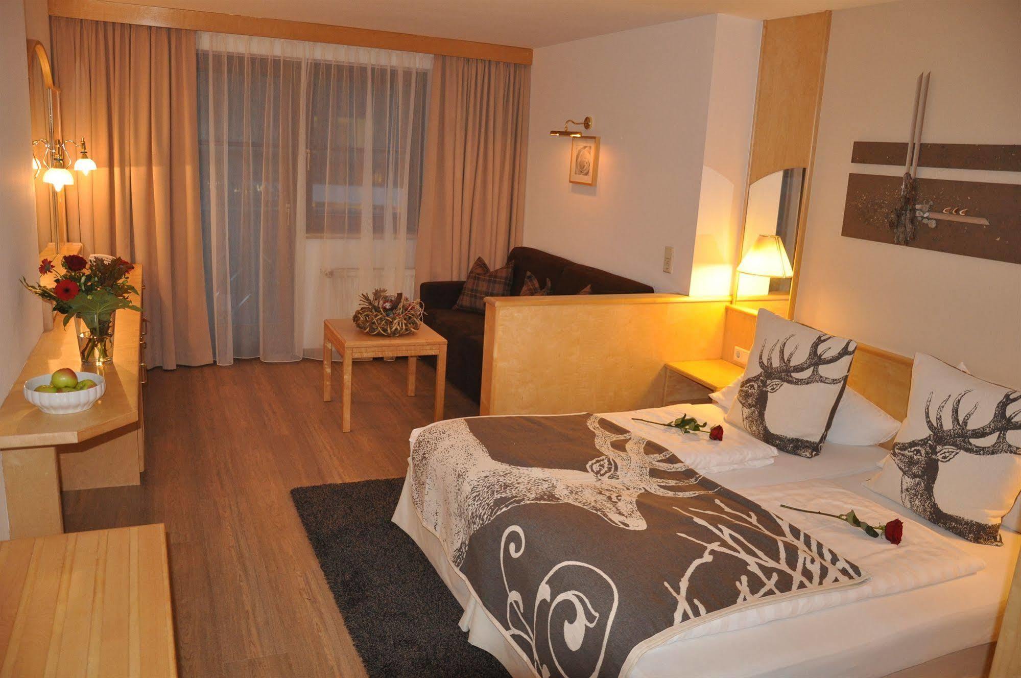 Hotel Central Seefeld in Tirol Exteriör bild