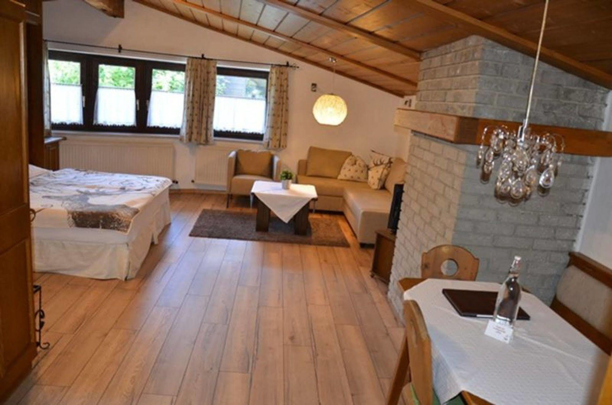 Hotel Central Seefeld in Tirol Exteriör bild