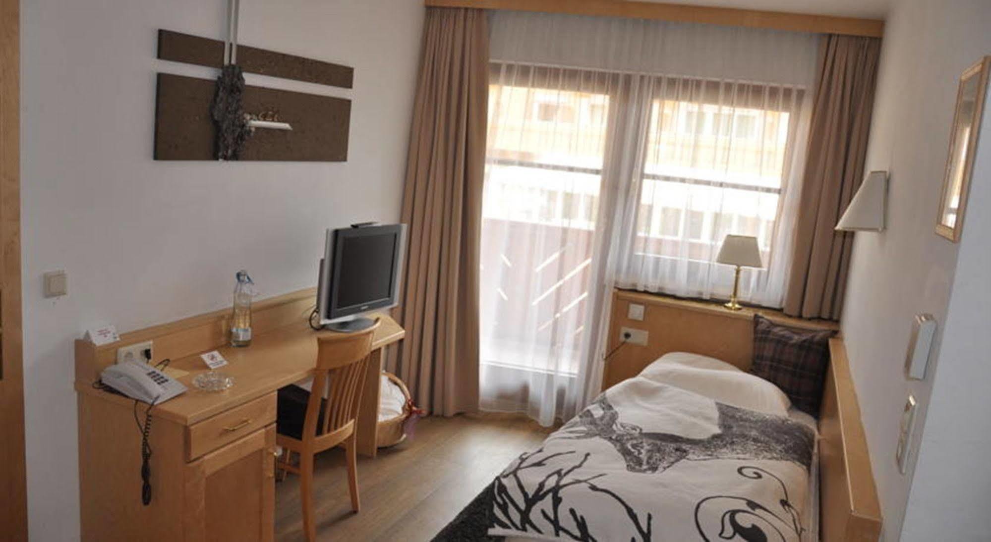 Hotel Central Seefeld in Tirol Exteriör bild